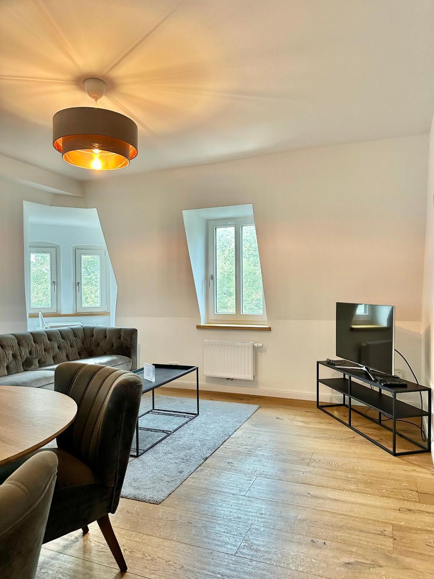 Modernes City-Apartment Mit Blick In Den Park Und 2 Baeder H9 Oldenburg Esterno foto